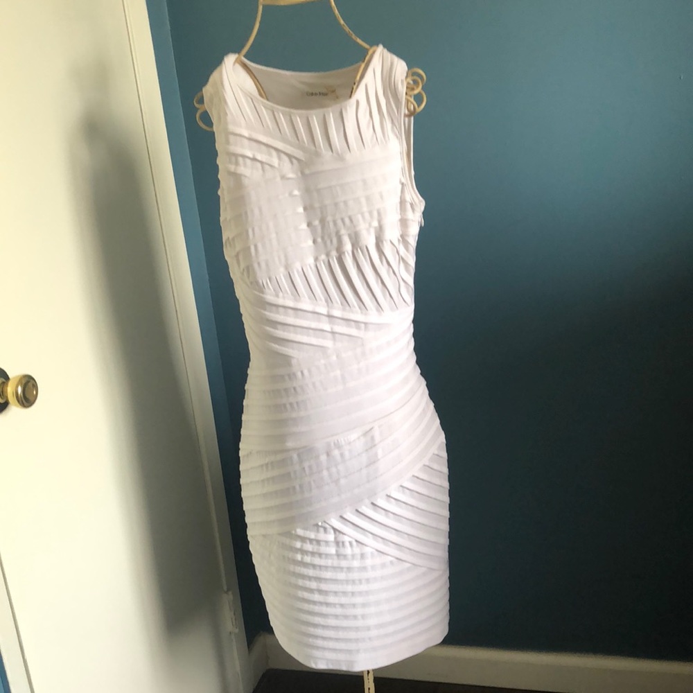 Calvin Klein White sheath dress w/ridge design